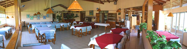 The restaurant eaily provides 80 persons with good food and wonderful vistas though the large windows. 